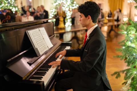 ave-maria-parish-choir-piano-guy