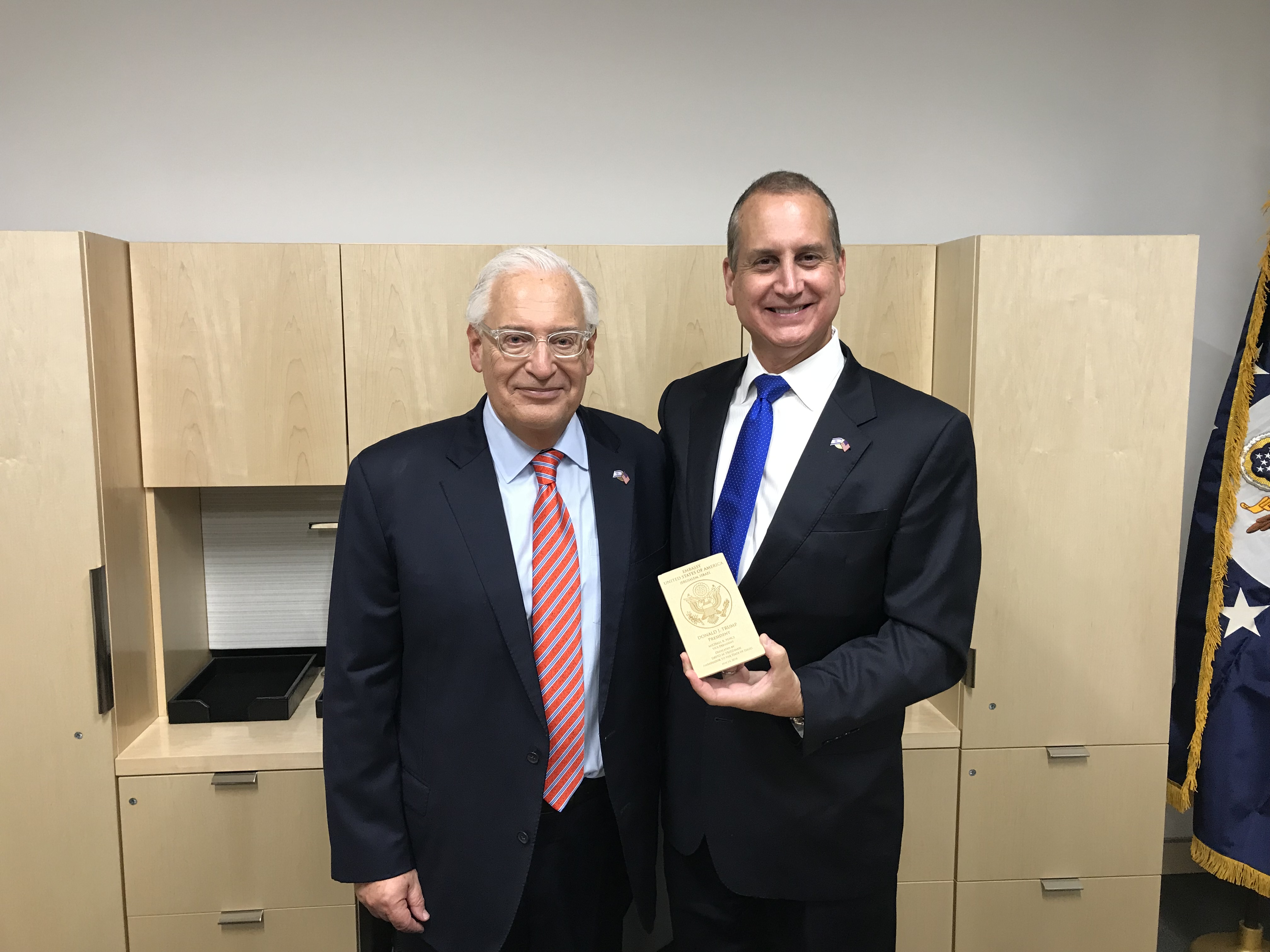 Congressman Diaz-Balart posing with man