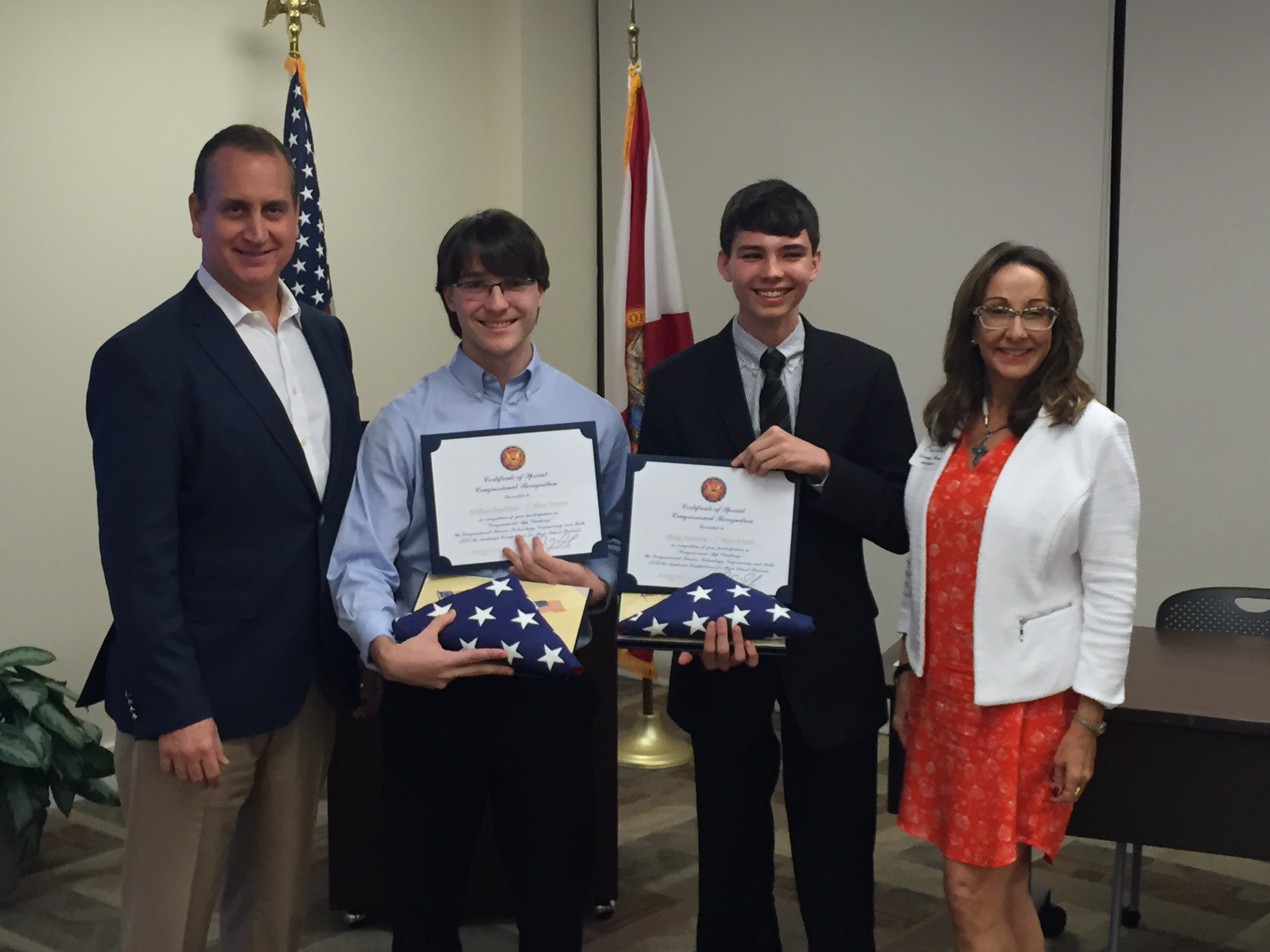 Congressman Diaz-Balart posing with awardees