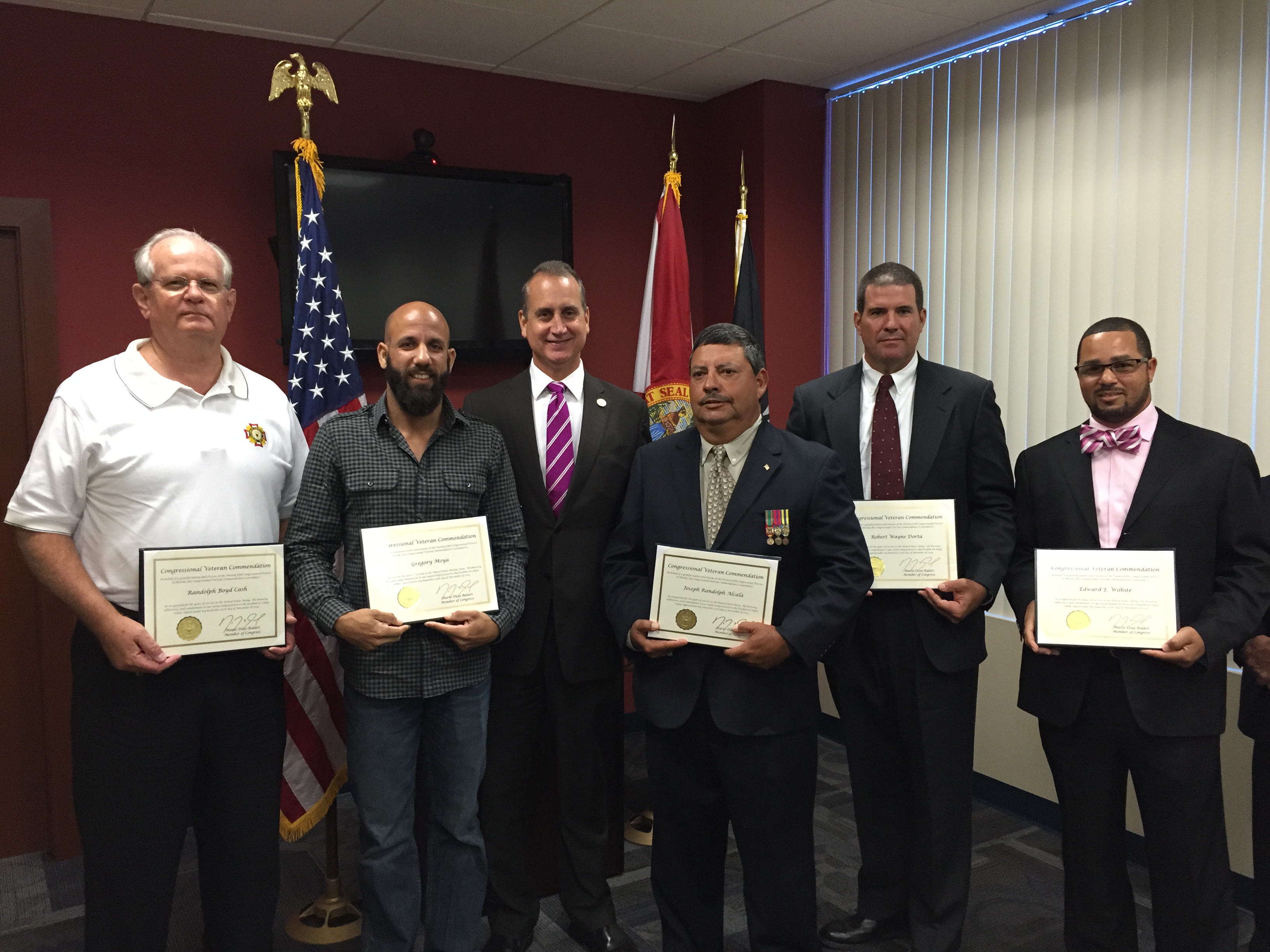 Congressman Diaz-Balart posing with awardees